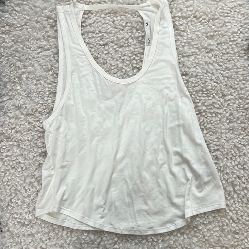 Flowy open tank